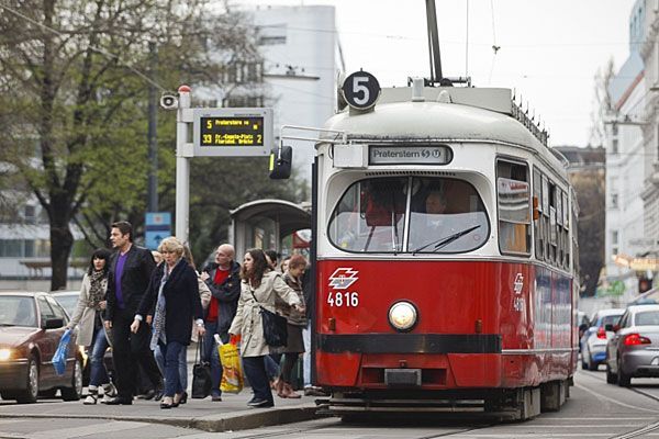 Wiener Linien: Freifahrt in den Öffis am Tag der Wiener Festwochen ...