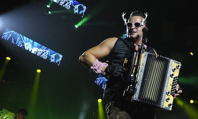 Schlagerklischees in rot-weiß kariert: Andreas Gabalier beendete Tour in Wien | VIENNA.AT