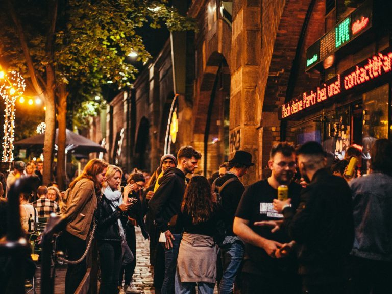 Bei der Gürtel Connection in Wien kann für den guten Zweck gefeiert werden.