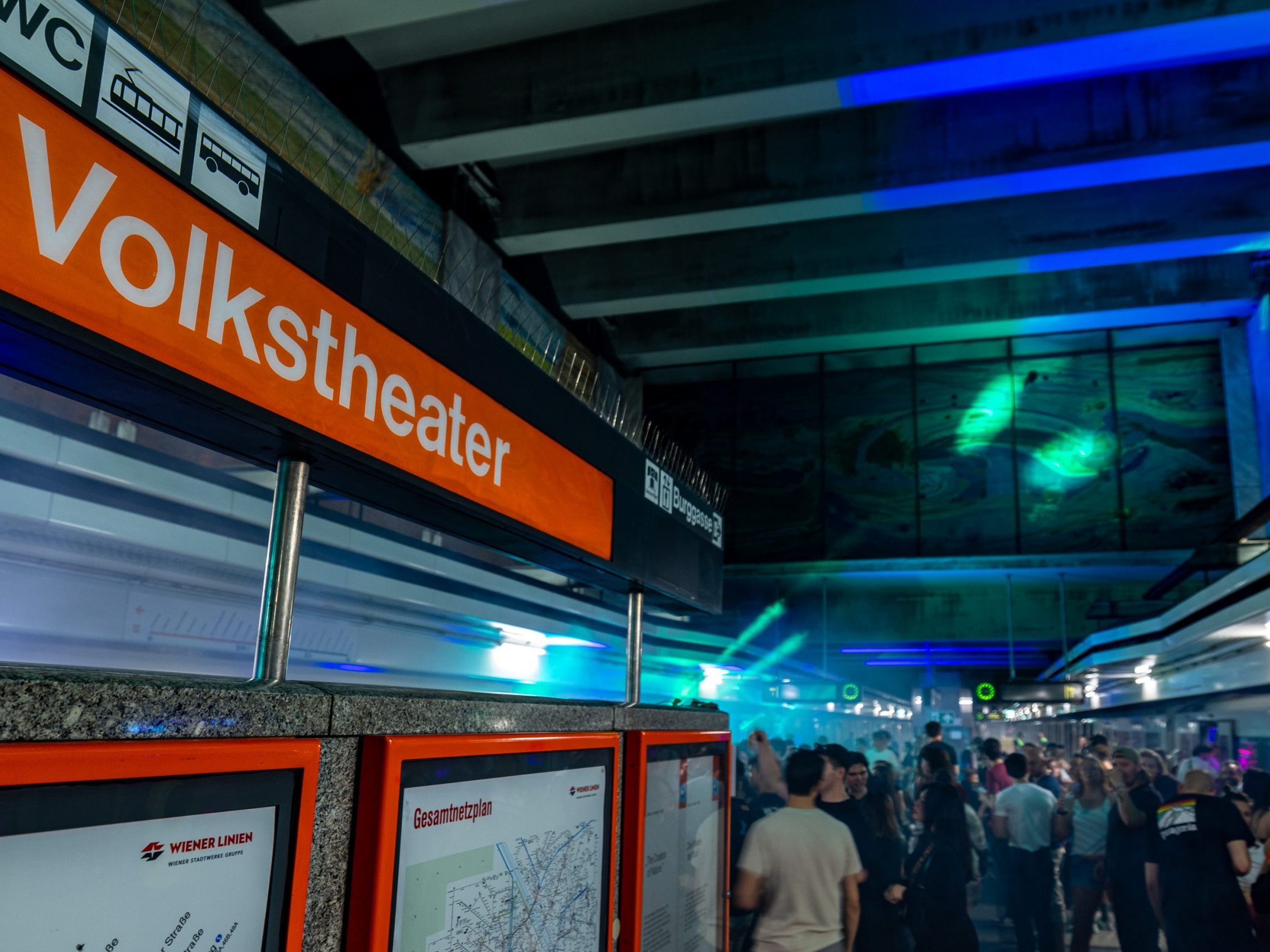Ab 1.00 Uhr früh geht es in der Station Volkstheater los.