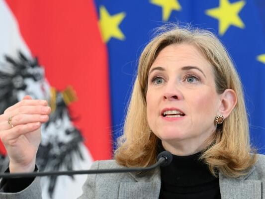 Meinl-Reisinger will EU-Interessen stärken