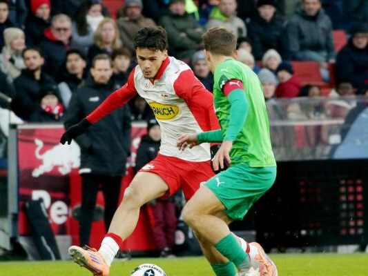 Salzburg vergibt gegen Tirol eine 2:0-Führung