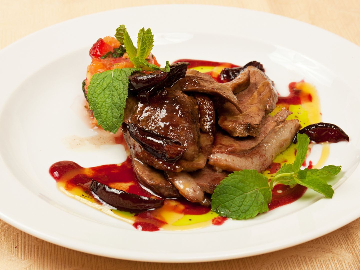 Viele Lokale in Wien bieten auch 2025 ein veganes Martini-Gansl an.